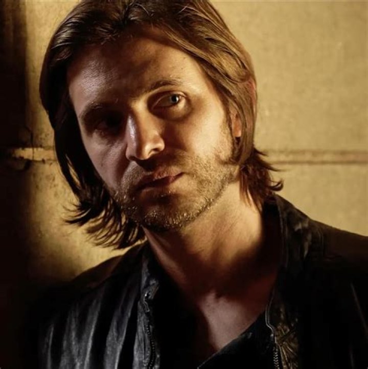 Aaron Stanford Biography ·