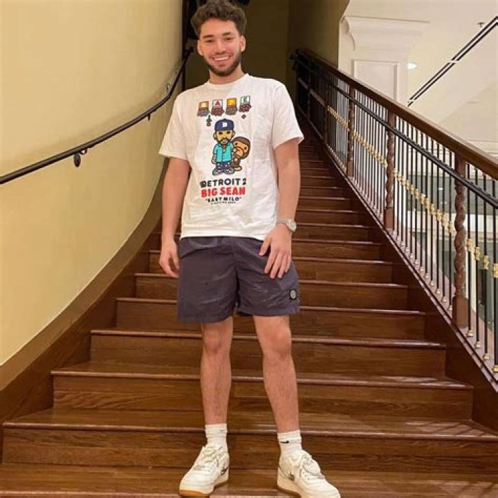 Adin Ross Height, Weight, Net Worth, Age, Birthday, Wikipedia, Who, Instagram, Biography ·