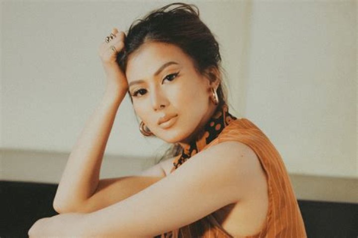 Alex Gonzaga - BlogPaper