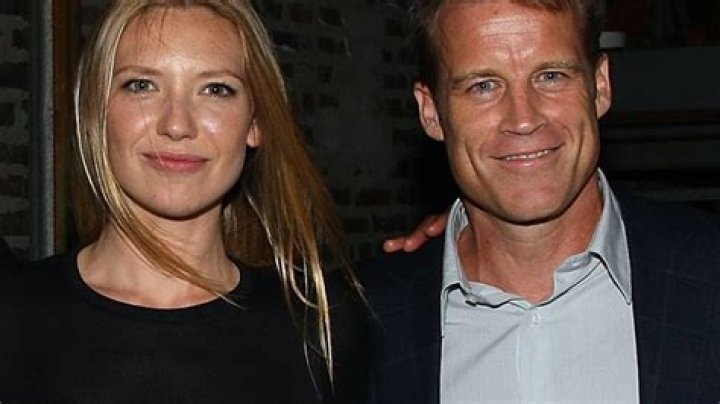 Anna Torv, Mark Valley to Split Up ·