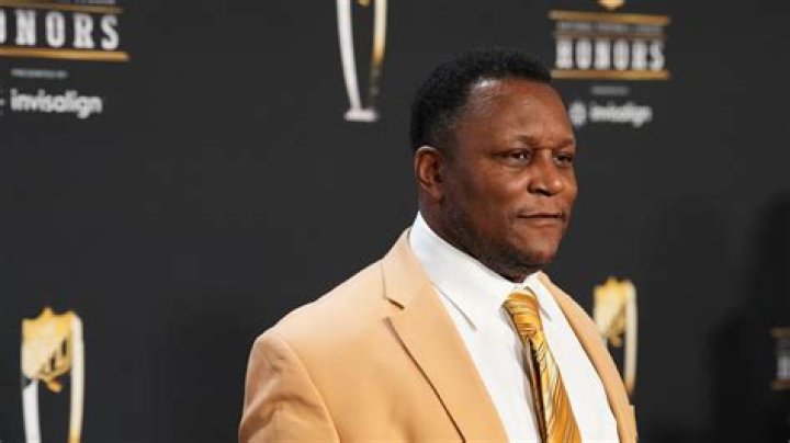 Barry Sanders Retired From the NFL After a Shocking Realization During a Game