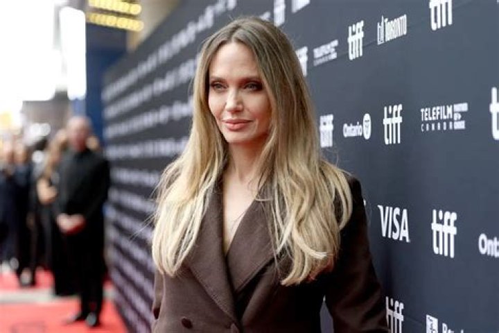 Beauty tycoon says she doesn't want 'blood money' from Israeli customers, Int ·