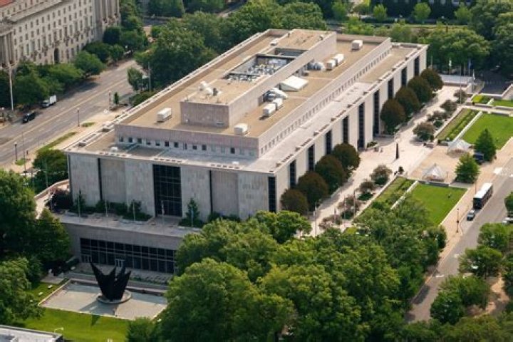 Bill Nye Just Married Journalist Liza Mundy at the Smithsonian Institute