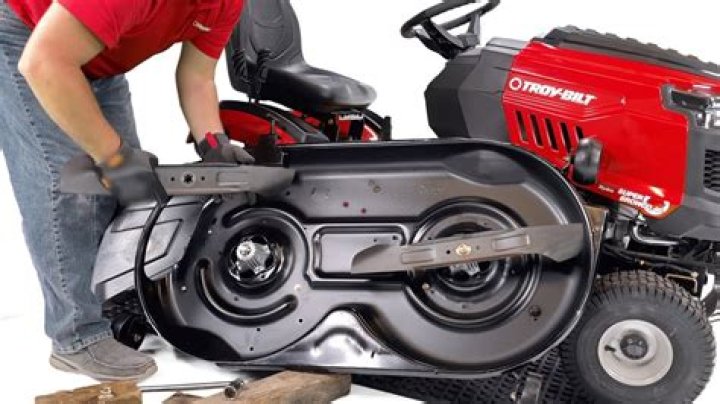 Can I straighten a bent lawn mower blade?