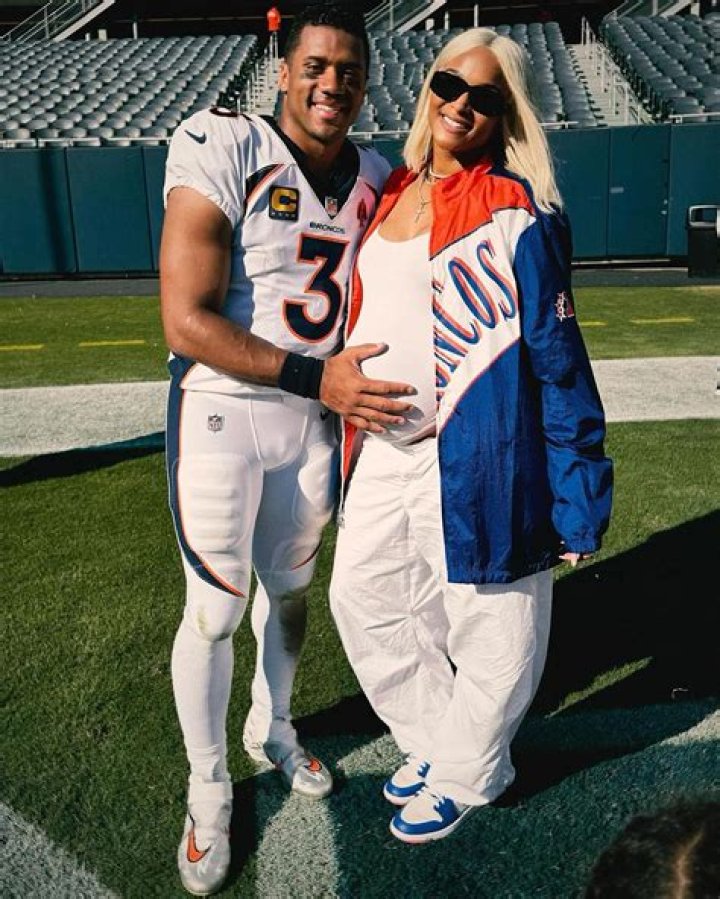 Ciara Biography, Net worth, Height, Son, Feet, Husband and Russell Wilson