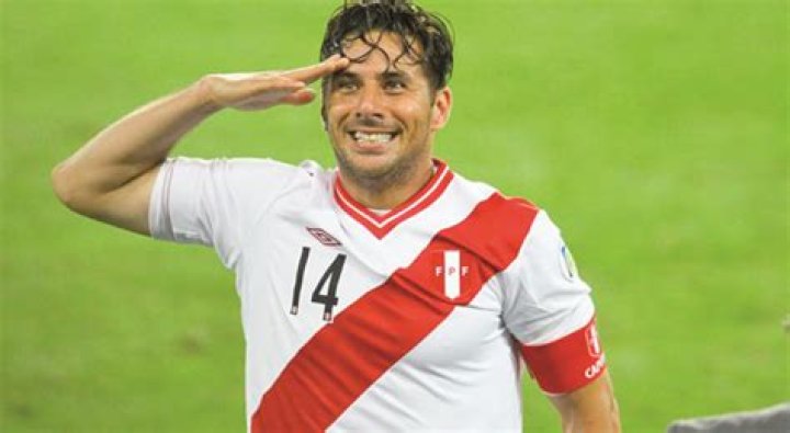 Claudio Pizarro ·
