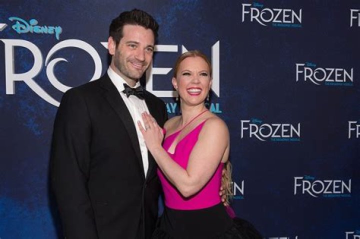 Colin Donnell Height, Weight, Age, Girlfriend, Family, Facts, Biography