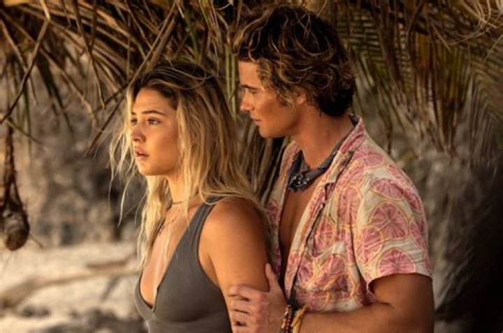 Do Sarah and John B Break up in 'OBX' Season 3? Details