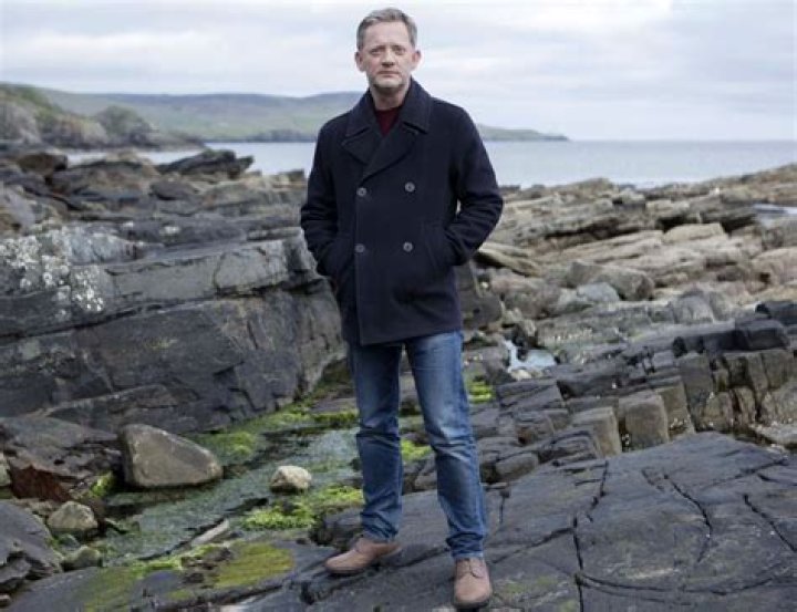 Douglas Henshall (aka DI Jimmy on Shetland) Wiki, Bio, Wife, Wealth