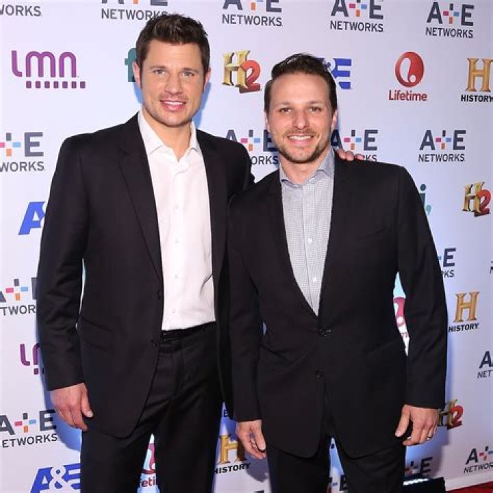 Drew Lachey ·