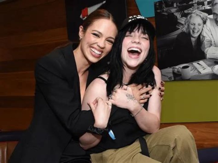 Fans Are Freaking Out That Finneas O'Connell's Girlfriend, Claudia, Looks Like Billie Eilish