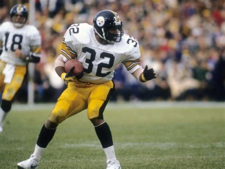 Franco Harris, Hall of Fame running back known for Immaculate Reception, dies at 72 ·