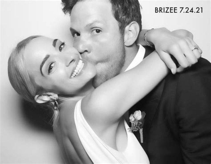 Ginny And Georgia Star Brianne Howey's Married Life! Know Her Husband, Instagram, Wedding, Criminal ·