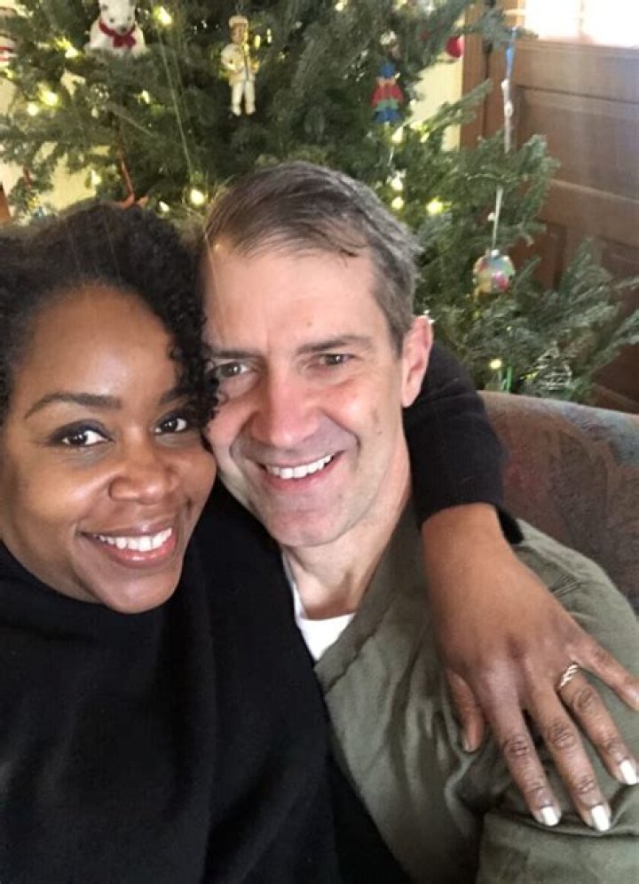 Greg Stohr: Wiki (Kimberly Atkins Husband), Bio, Age, Birthday, Family, Net Worth