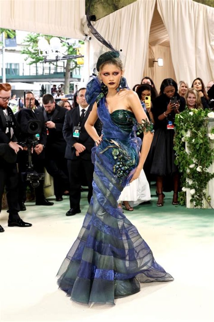 Hailee Steinfeld's Met Gala 2024: Unveil The Style Secrets