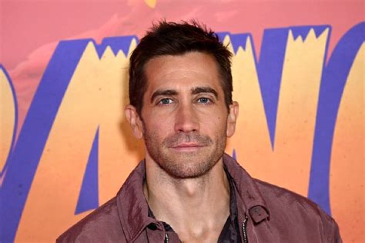 Here Are 7 of the Most Savage Jake Gyllenhaal Memes to Celebrate 'Red TV' Day