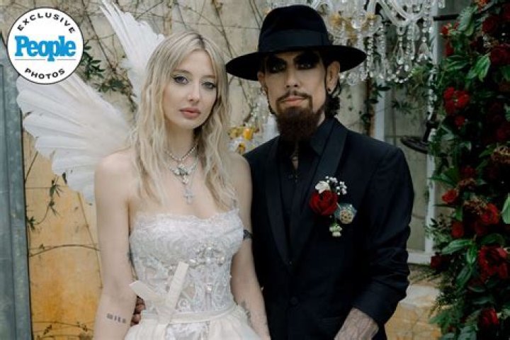 How rich is Dave Navarro? Celebrity.fm #1 Official Stars, Business & People Network, Wiki, S ·