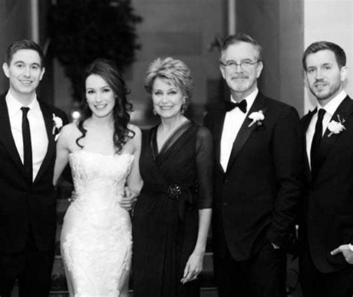 InsideJane Pauleys Married Life with Garry Trudeau Children and Grandchildren ·
