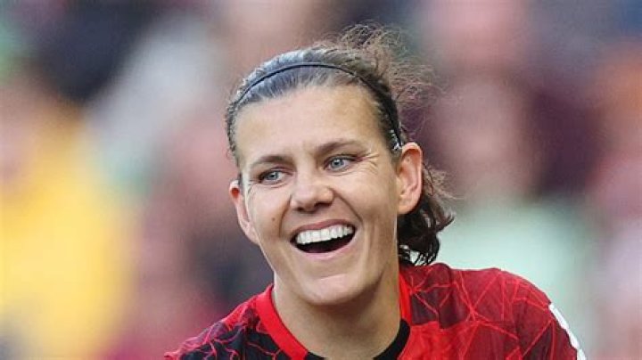 Is Christine Sinclair Gay? Partner Or Girlfriend -Meet The Soccer Player On Instagram ·