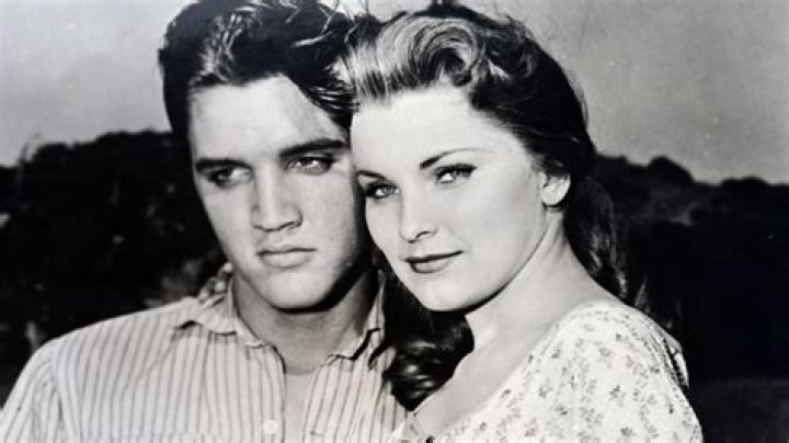 Is Jaime Pressly Related To Elvis, Does She Have A Sister, How Old Is She?