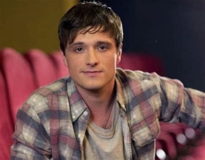 Is Josh Hutcherson Bisexual Or Does He Have A Girlfriend? Parents And Net Worth ·
