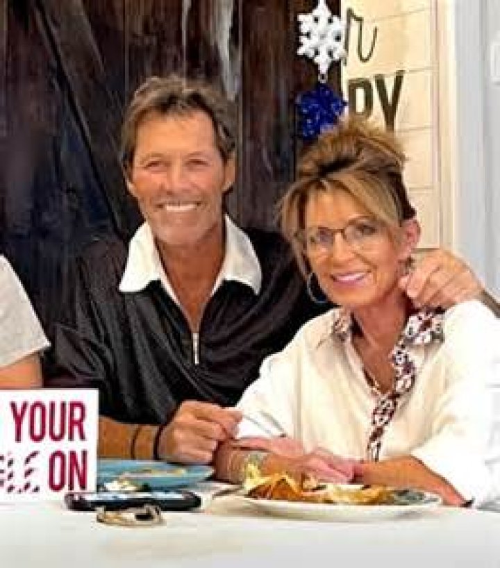 Is Sarah Palin dating Ron Duguay?