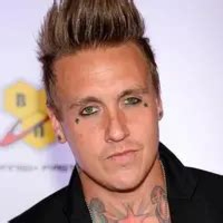 Jacoby Shaddix Net Worth ·