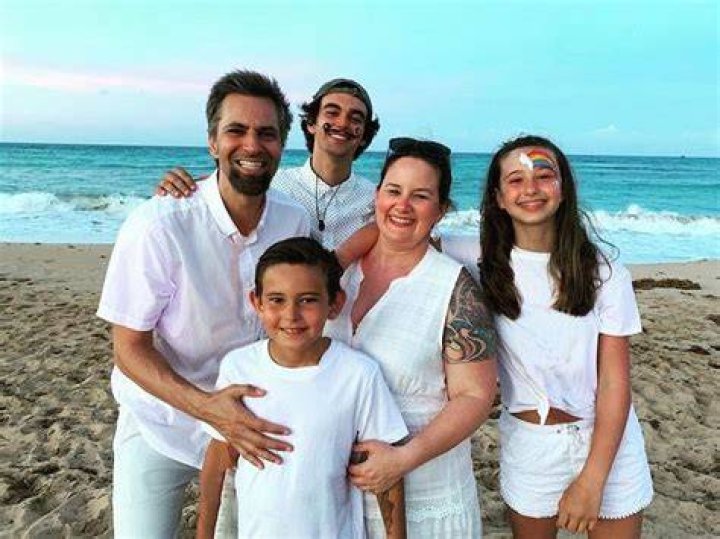 Josh Darnit - Age, Family, Bio ·