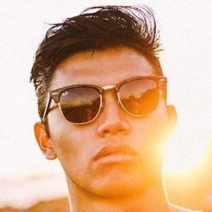 Justin Escalona ·