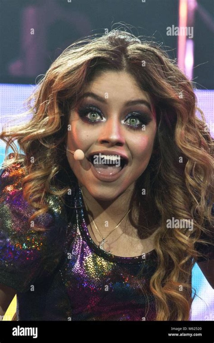 Karol Sevilla ·