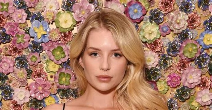 Lottie Moss Bio, Age, Height, Career, Husband, Children, Net Worth ·