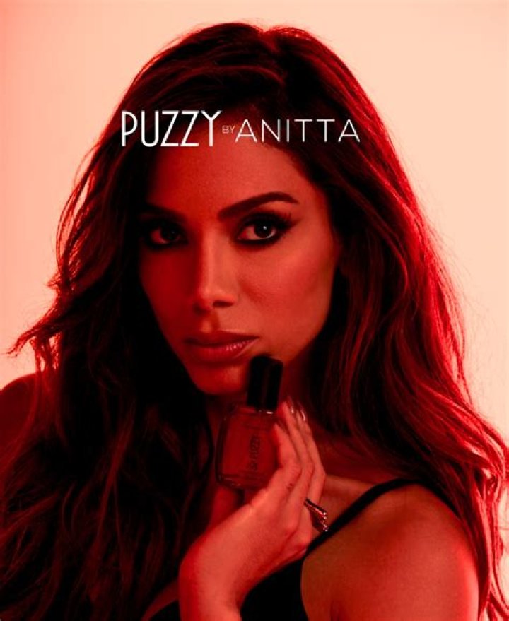 Lyrics & Translations of Sultate by Anitta & Jarina De Marco