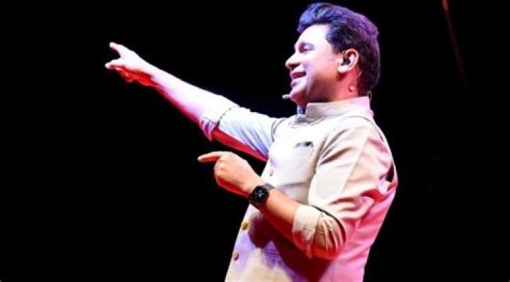 Manoj Muntashir ·