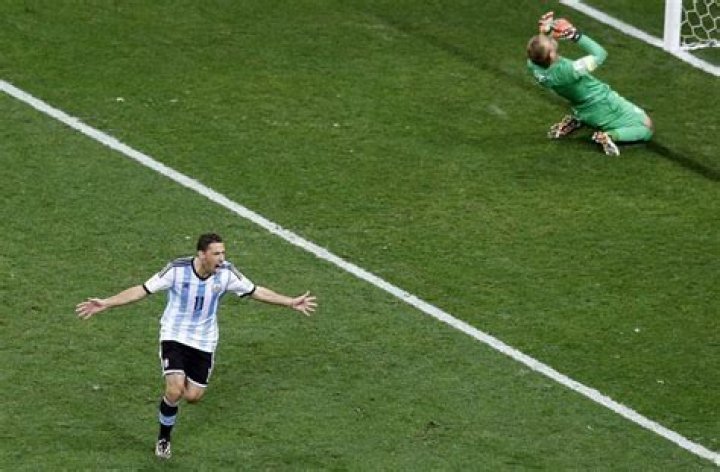 Maxi Rodriguez speaks about his entire Argentina career, World Cups, more