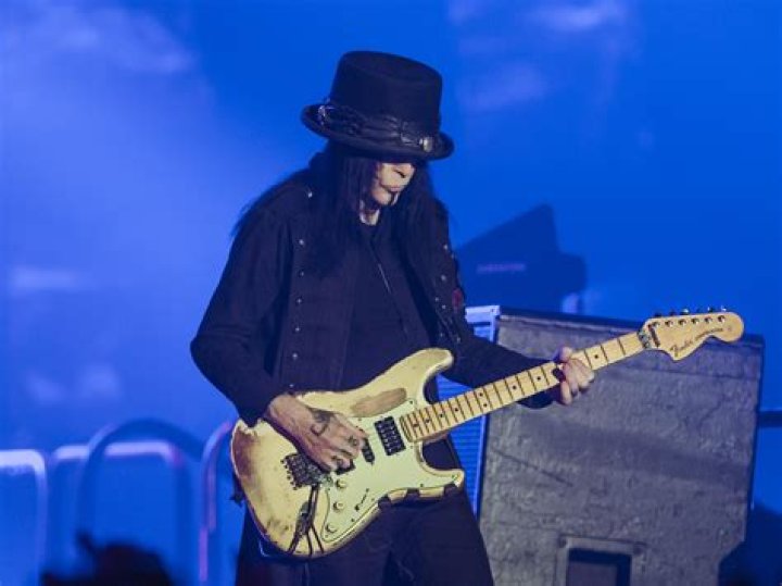 Mick Mars, The Guitar Icon