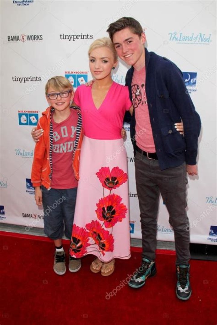 Peyton List Siblings: Brother Spencer And Phoenix List