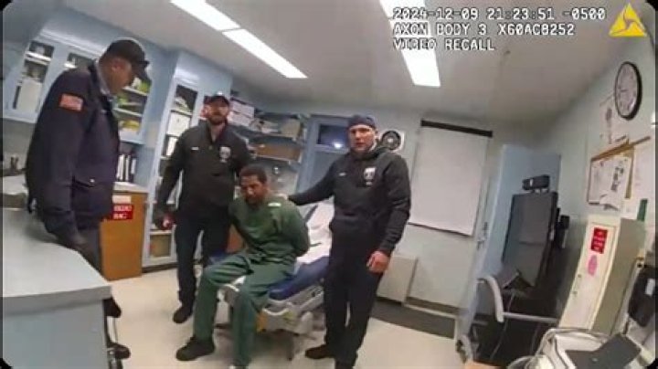 Serving a sentence in h**ny jail, Fans caught Andrew Wiggins checking out VP Kamala Harris dur