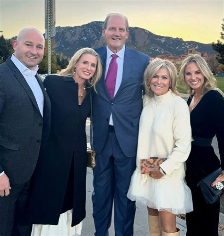 Tim Hasselbeck Biography, Age, Height, Wife, Net Worth, Family