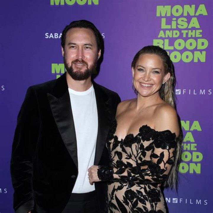 Unveil The Timeless Elegance Of Kate Hudson's 2000 Wedding Dress