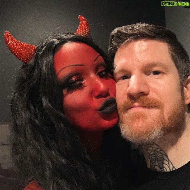 VlogJam | Andy Hurley Biography