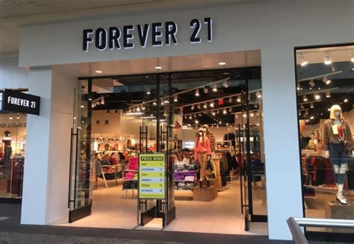 What age do they hire at Forever 21? ·