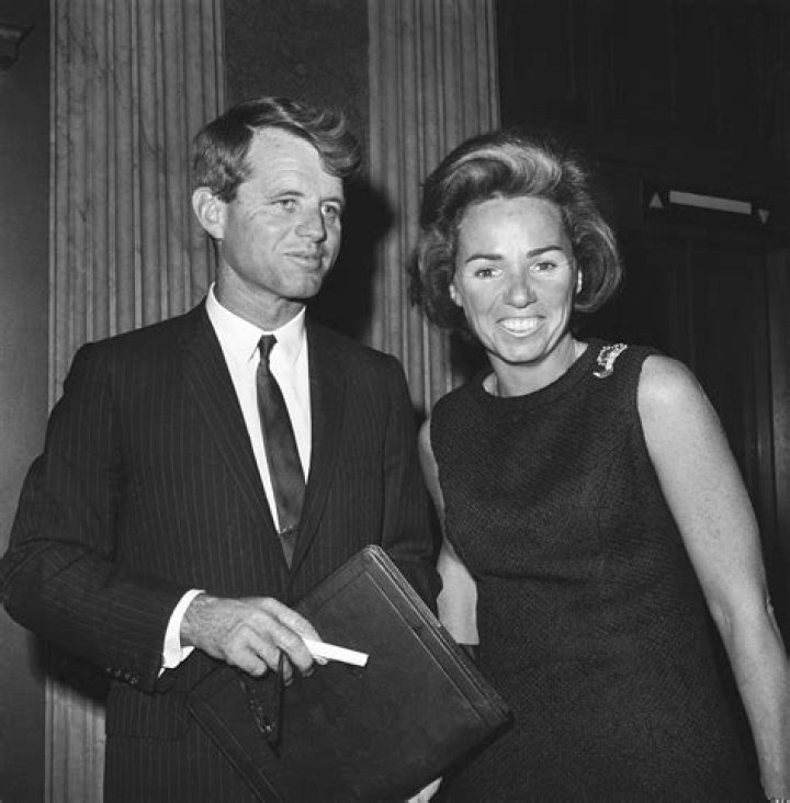 What happened to Bobby Boyd parents? ·