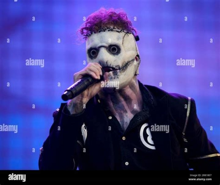 What Happened to Slipknot Lead Singer Corey Taylors Neck? ·