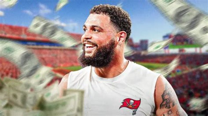 What is Mike Evans net worth