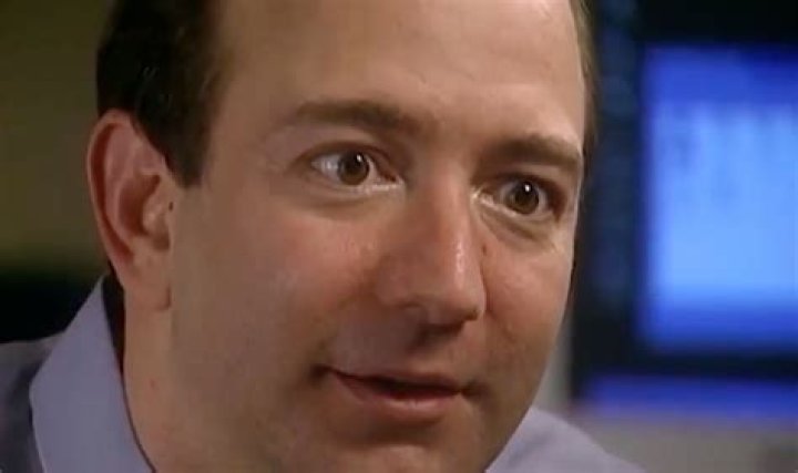 What is wrong with Jeff Bezos eye?