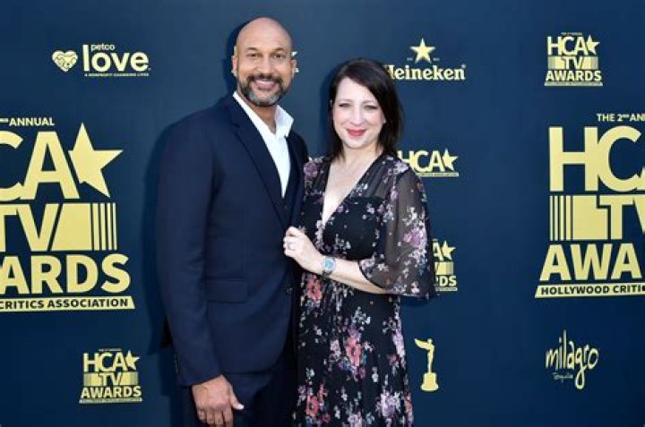 Who is Alex Barnes, Whitney Cummings partner? The comedian and the vet met in what way?