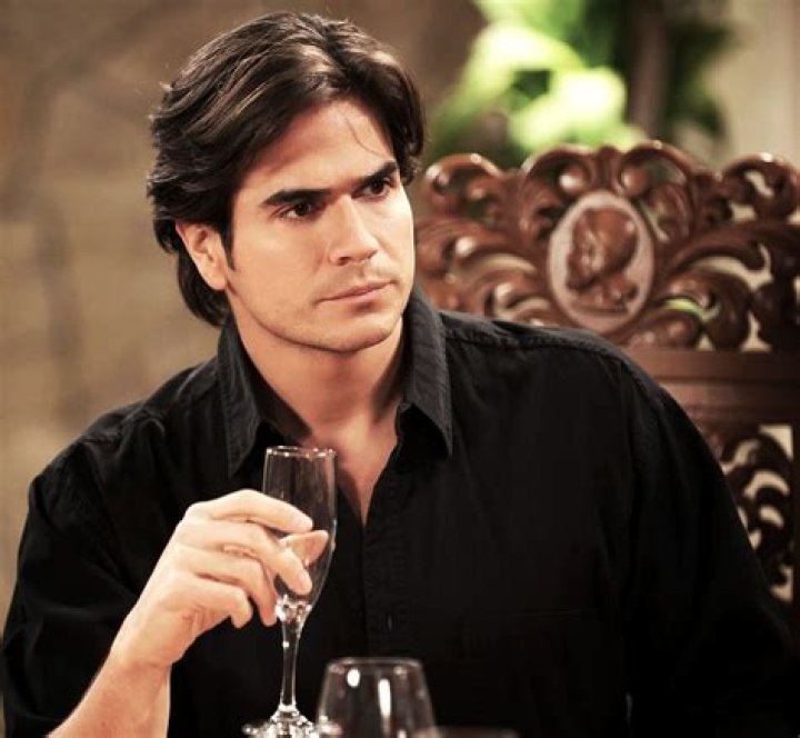 Who is Daniel Arenas? Net Worth, Girlfriend Daniella Álvarez, Bio