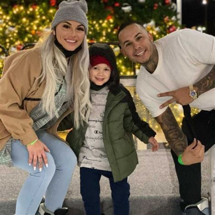 Who Is Derek Deso Wife? Instagram Revealed ·