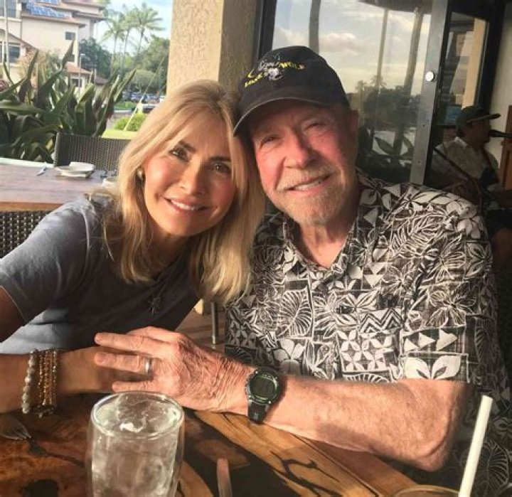 Who is Gena Tew Dating Now ·
