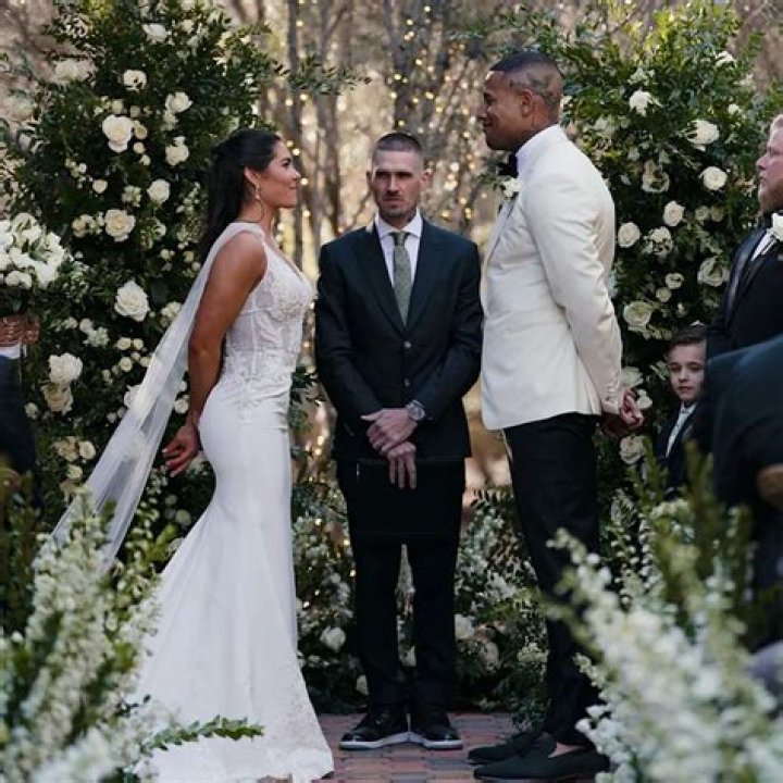 Who Is Kelsey Plum Married To, Bikini, Wikipedia, Husband, Parents, Height, Stats, Net Worth